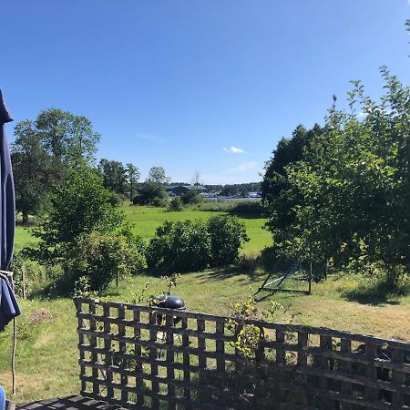 Semesterhus I Stockholms Skaergard, Runmaroe Vaermdoe Namdo Bagian luar foto